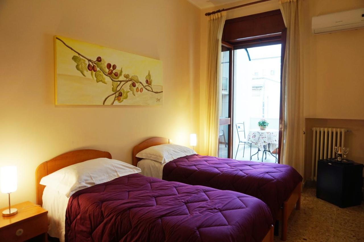 B&B Piazza 300Mila Lecce Extérieur photo
